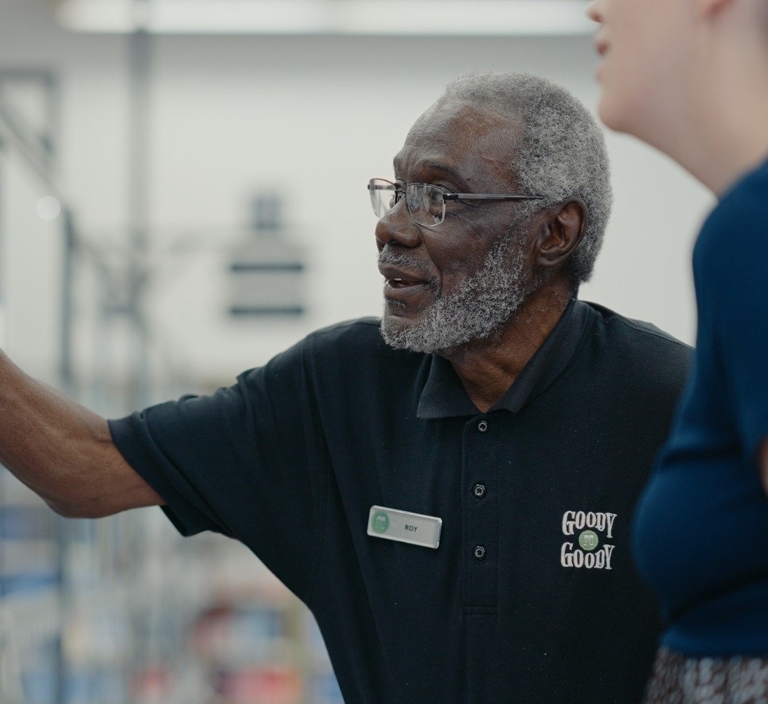 Crowded retail backroom shelving, the storage problem Pio's cube storage solves for retailers
