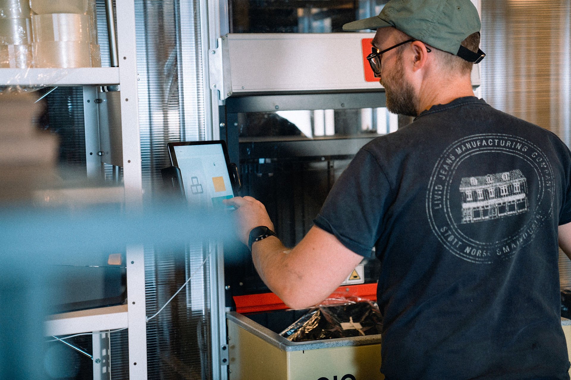 Warehouse system that increases picking speed and capacity.