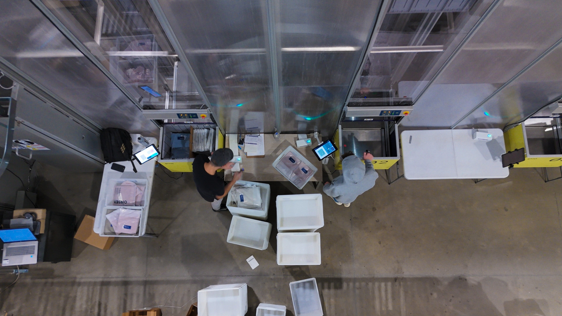 Comparison between outsourced fulfillment and automated in-house solutions